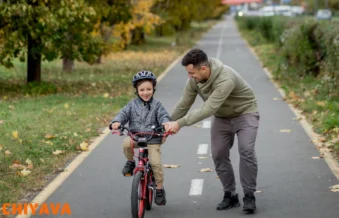 آموزش دوچرخه سواری به کودکان در 7 مرحله کاربردی 2025